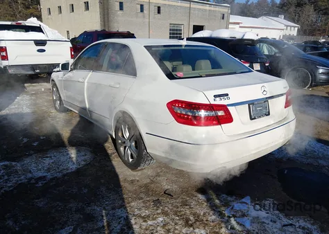 2011 Mercedes-Benz E 350 4Matic z USA, uszkodzony, nr VIN WDDHF8HB9BA264875